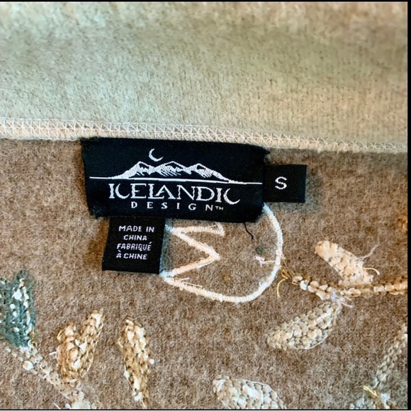 Icelandic Design Zippered Creme /White Appliquéd Sweater Jacket, Size Small. - Picture 6 of 7